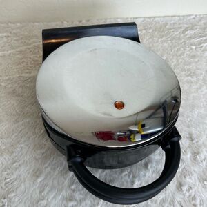 VillaWare Heart Waffler 7” Heart Shaped Waffle Maker 3100 TESTED Valentine Day
